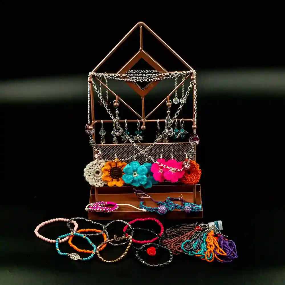 Joyeria, aretes, manillas entre otros